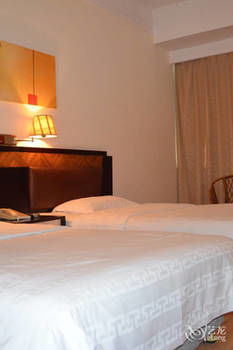 Boutique Holiday Hotel (Beihai Beibuwan Square) 3*