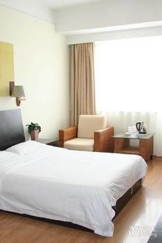 Boutique Holiday Hotel (Beihai Beibuwan Square) 3*