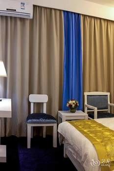 Jinyi Holiday Hotel (Guilin Railway Station South Zhongshan Road) 3*