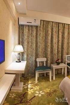 Jinyi Holiday Hotel (Guilin Railway Station South Zhongshan Road) 3*