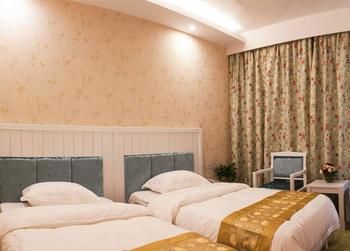 Jinyi Holiday Hotel (Guilin Railway Station South Zhongshan Road) 3*