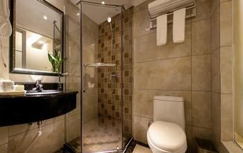 Jinyi Holiday Hotel (Guilin Railway Station South Zhongshan Road) 3*
