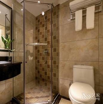 Jinyi Holiday Hotel (Guilin Railway Station South Zhongshan Road) 3*