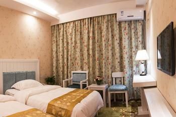 Jinyi Holiday Hotel (Guilin Railway Station South Zhongshan Road) 3*