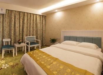 Jinyi Holiday Hotel (Guilin Railway Station South Zhongshan Road) 3*