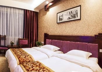 Jinyi Holiday Hotel (Guilin Railway Station South Zhongshan Road) 3*