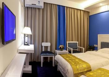 Jinyi Holiday Hotel (Guilin Railway Station South Zhongshan Road) 3*
