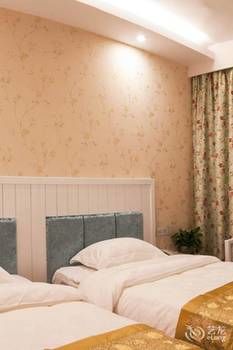 Jinyi Holiday Hotel (Guilin Railway Station South Zhongshan Road) 3*
