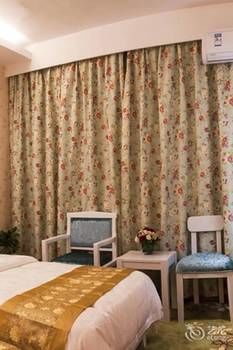 Jinyi Holiday Hotel (Guilin Railway Station South Zhongshan Road) 3*