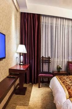 Jinyi Holiday Hotel (Guilin Railway Station South Zhongshan Road) 3*
