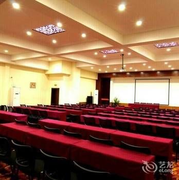 Jinyi Holiday Hotel (Guilin Railway Station South Zhongshan Road) 3*