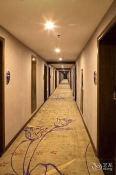 Jinyi Holiday Hotel (Guilin Railway Station South Zhongshan Road) 3*