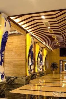 Jinyi Holiday Hotel (Guilin Railway Station South Zhongshan Road) 3*