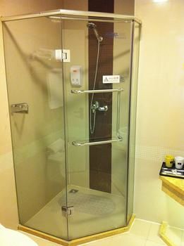 Homeinn · neo Hotel (Urumqi Autonomous Region Museum Military District General Hospital) 2*