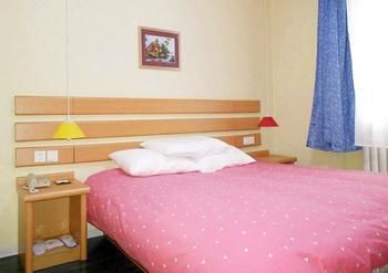 Homeinn · neo Hotel (Urumqi Autonomous Region Museum Military District General Hospital) 2*