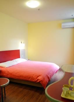 Homeinn · neo Hotel (Urumqi Autonomous Region Museum Military District General Hospital) 2*
