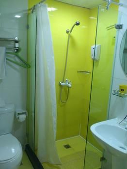 Homeinn · neo Hotel (Urumqi Autonomous Region Museum Military District General Hospital) 2*