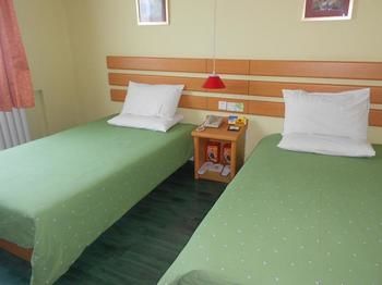 Homeinn · neo Hotel (Urumqi Autonomous Region Museum Military District General Hospital) 2*