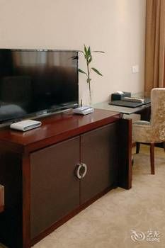 Holiday Inn Nanjing Yingzun Hotel (Nanjing University Xianlin Subway Station) 3*