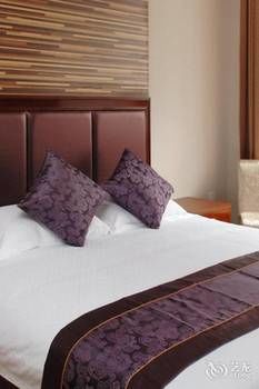 Holiday Inn Nanjing Yingzun Hotel (Nanjing University Xianlin Subway Station) 3*