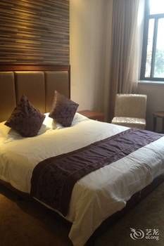 Holiday Inn Nanjing Yingzun Hotel (Nanjing University Xianlin Subway Station) 3*