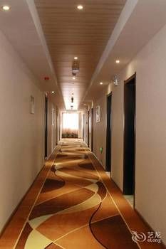 Holiday Inn Nanjing Yingzun Hotel (Nanjing University Xianlin Subway Station) 3*