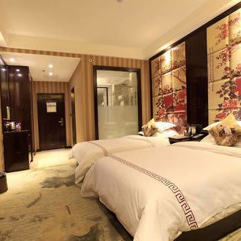 Zhangjiajie Fulante Tianmenjun Boutique Hotel (Hourong Food Street 72 Wonder Tower) 2*