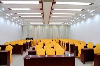 Zhangjiajie Fulante Tianmenjun Boutique Hotel (Hourong Food Street 72 Wonder Tower) 2*