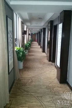 Zhangjiajie Fulante Tianmenjun Boutique Hotel (Hourong Food Street 72 Wonder Tower) 2*