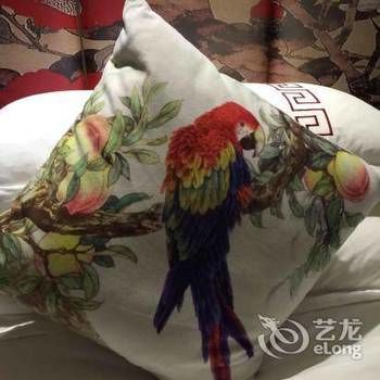 Zhangjiajie Fulante Tianmenjun Boutique Hotel (Hourong Food Street 72 Wonder Tower) 2*