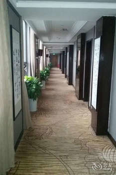 Zhangjiajie Fulante Tianmenjun Boutique Hotel (Hourong Food Street 72 Wonder Tower) 2*