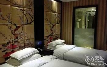 Zhangjiajie Fulante Tianmenjun Boutique Hotel (Hourong Food Street 72 Wonder Tower) 2*