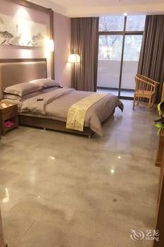 Zhangjiajie Fulante Tianmenjun Boutique Hotel (Hourong Food Street 72 Wonder Tower) 2*