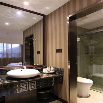 Zhangjiajie Fulante Tianmenjun Boutique Hotel (Hourong Food Street 72 Wonder Tower) 2*