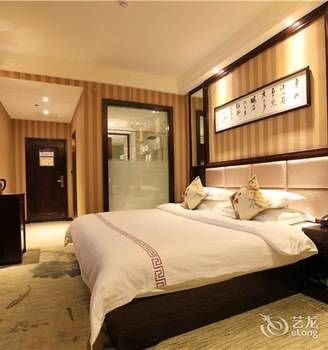 Zhangjiajie Fulante Tianmenjun Boutique Hotel (Hourong Food Street 72 Wonder Tower) 2*