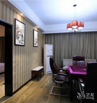 Zhangjiajie Fulante Tianmenjun Boutique Hotel (Hourong Food Street 72 Wonder Tower) 2*