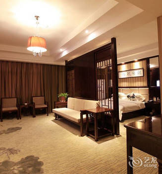 Zhangjiajie Fulante Tianmenjun Boutique Hotel (Hourong Food Street 72 Wonder Tower) 2*
