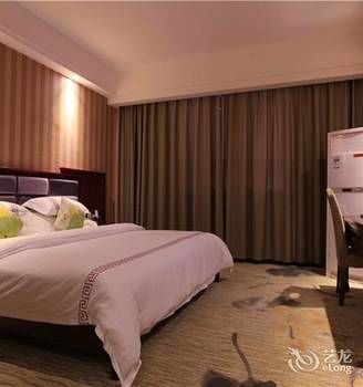 Zhangjiajie Fulante Tianmenjun Boutique Hotel (Hourong Food Street 72 Wonder Tower) 2*