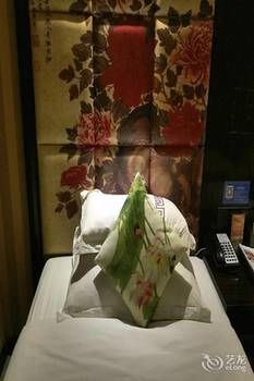Zhangjiajie Fulante Tianmenjun Boutique Hotel (Hourong Food Street 72 Wonder Tower) 2*