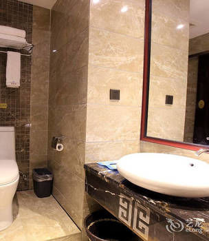 Zhangjiajie Fulante Tianmenjun Boutique Hotel (Hourong Food Street 72 Wonder Tower) 2*