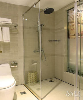 Zhangjiajie Fulante Tianmenjun Boutique Hotel (Hourong Food Street 72 Wonder Tower) 2*
