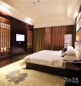 Zhangjiajie Fulante Tianmenjun Boutique Hotel (Hourong Food Street 72 Wonder Tower) 2*