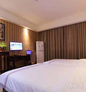 Zhangjiajie Fulante Tianmenjun Boutique Hotel (Hourong Food Street 72 Wonder Tower) 2*