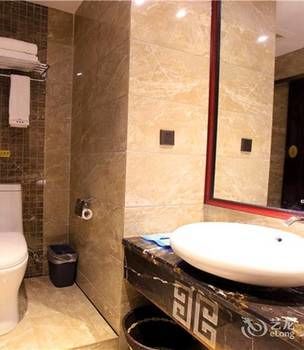 Zhangjiajie Fulante Tianmenjun Boutique Hotel (Hourong Food Street 72 Wonder Tower) 2*