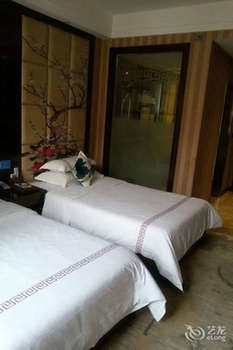 Zhangjiajie Fulante Tianmenjun Boutique Hotel (Hourong Food Street 72 Wonder Tower) 2*