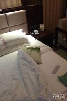 Zhangjiajie Fulante Tianmenjun Boutique Hotel (Hourong Food Street 72 Wonder Tower) 2*