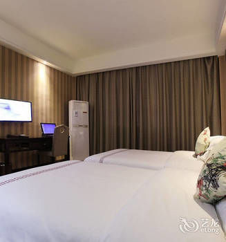 Zhangjiajie Fulante Tianmenjun Boutique Hotel (Hourong Food Street 72 Wonder Tower) 2*
