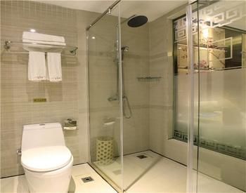 Zhangjiajie Fulante Tianmenjun Boutique Hotel (Hourong Food Street 72 Wonder Tower) 2*