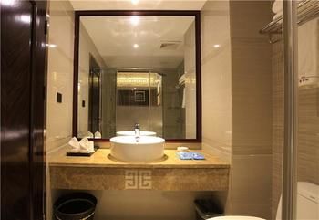 Zhangjiajie Fulante Tianmenjun Boutique Hotel (Hourong Food Street 72 Wonder Tower) 2*