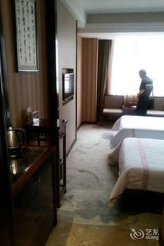 Zhangjiajie Fulante Tianmenjun Boutique Hotel (Hourong Food Street 72 Wonder Tower) 2*